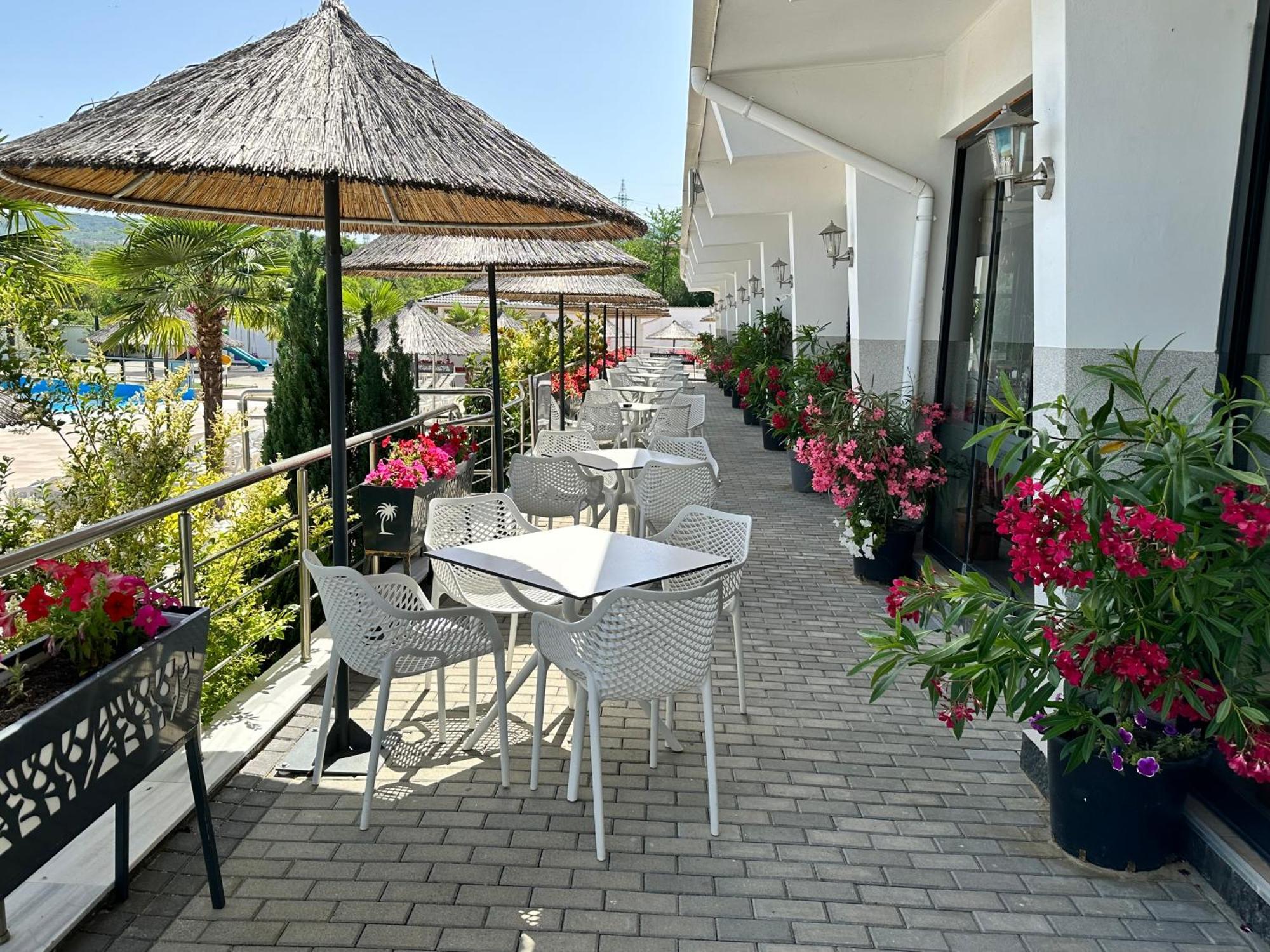 Hotel Aqua Kŭrdzhali Exterior foto